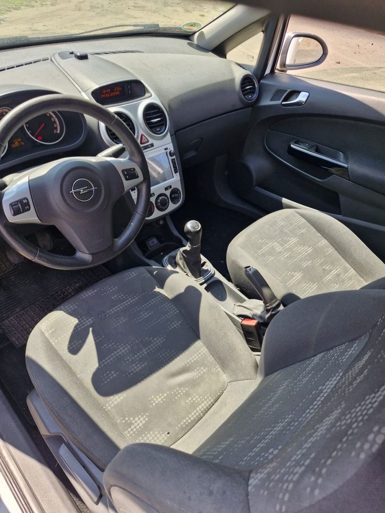 Opel Corsa D lift 1.2 benzyna alufelgi klima