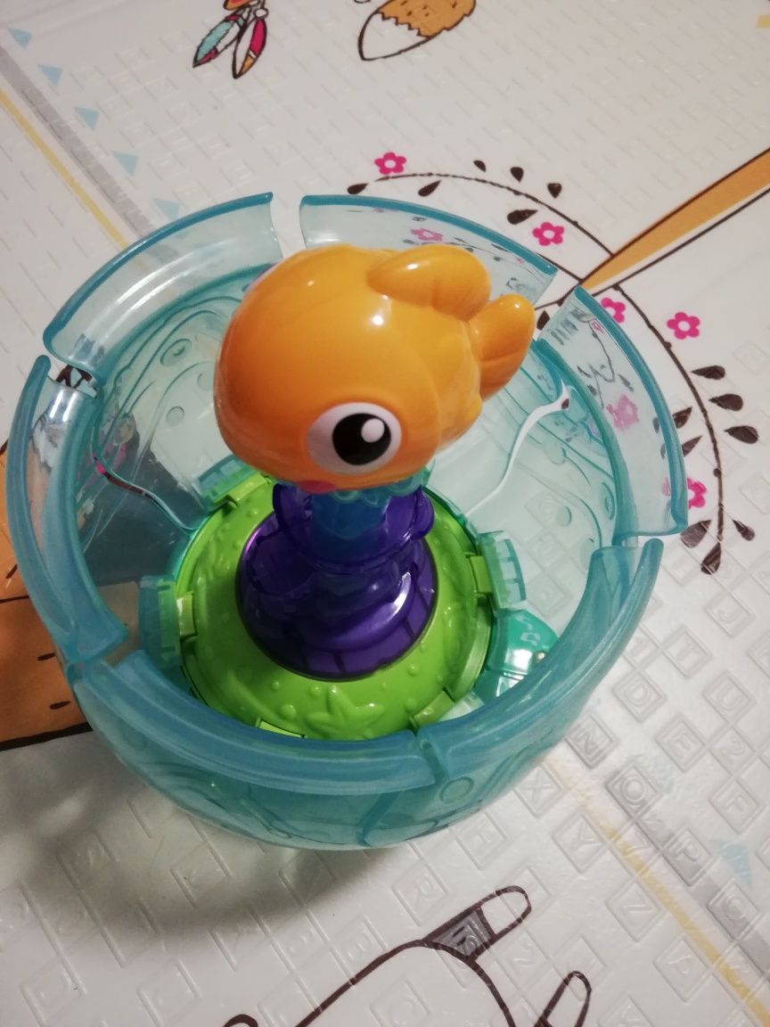 Kierownica fisher Price i akwarium z rybką i z piłeczkami