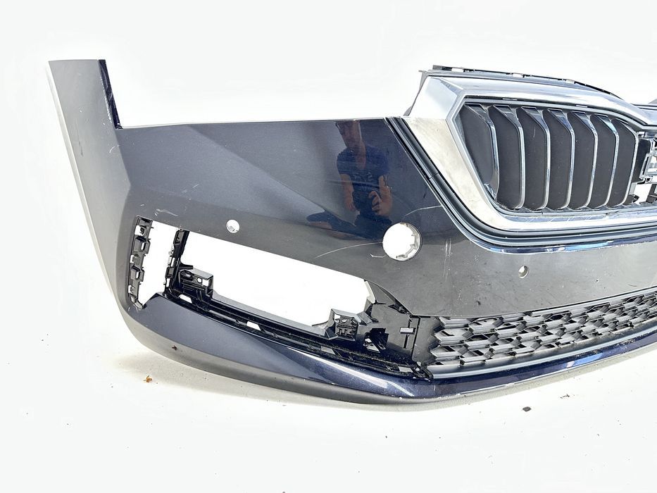 Skoda Scala zderzak przedni przód 4xPDC czarny