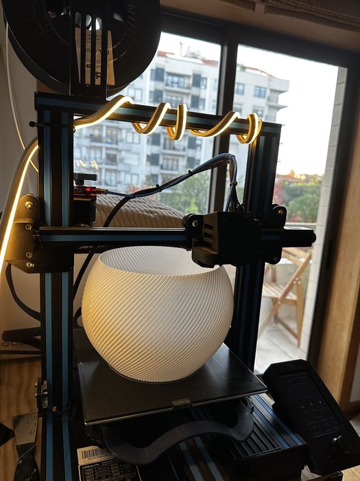 Creality Ender 3 V2 - Impressora 3D