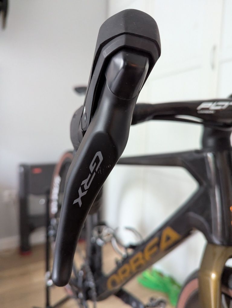 Mini grupa Shimano GRX 2x12, klamkomanerki, zaciski, przerzutki.