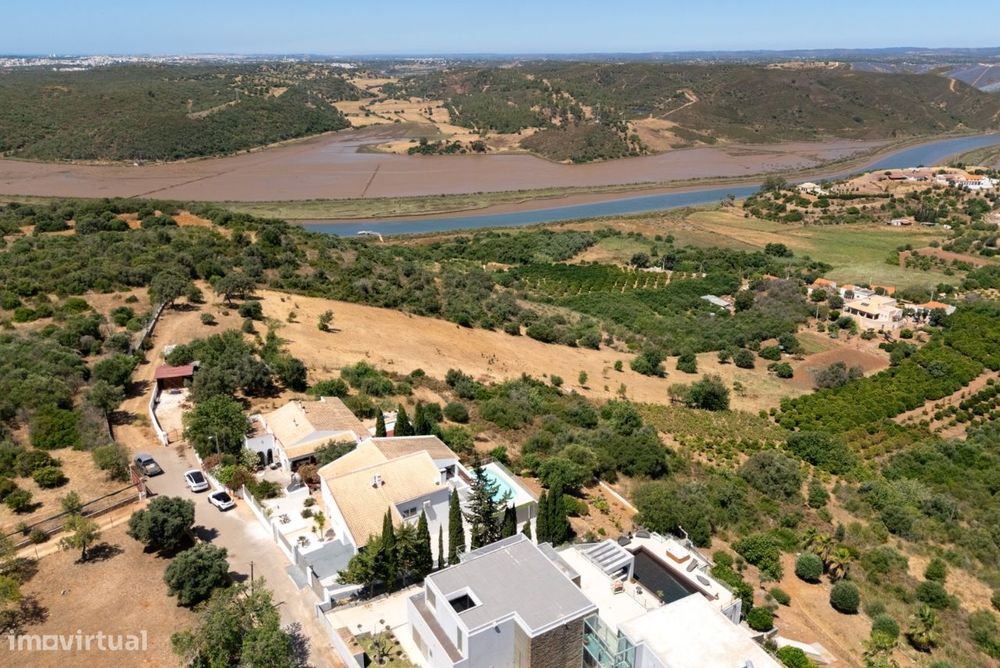 Moradia com vistas fenomenais para o rio Arade