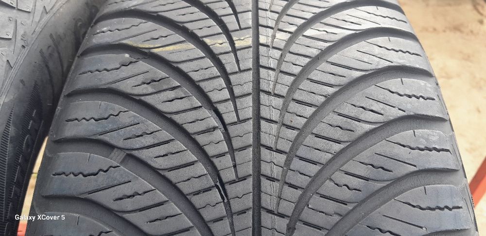 Opony Wielosezonowe 225÷60÷17÷.GOOD YEAR.100 zł.Adres-ZALESIANY 33 A.