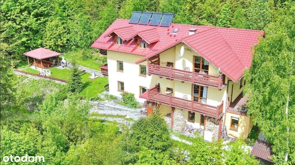 Przestronny dom z dużą działką obecnie dzialający jako pensjonat