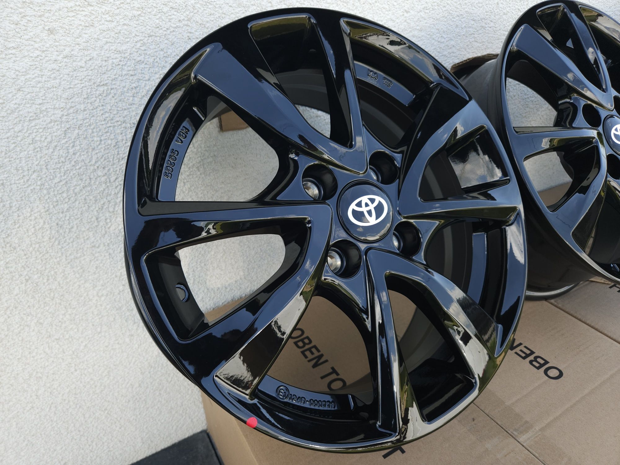 Toyota AYGO 15 " Nowe 4x100 Felgi Czarne Alufelgi