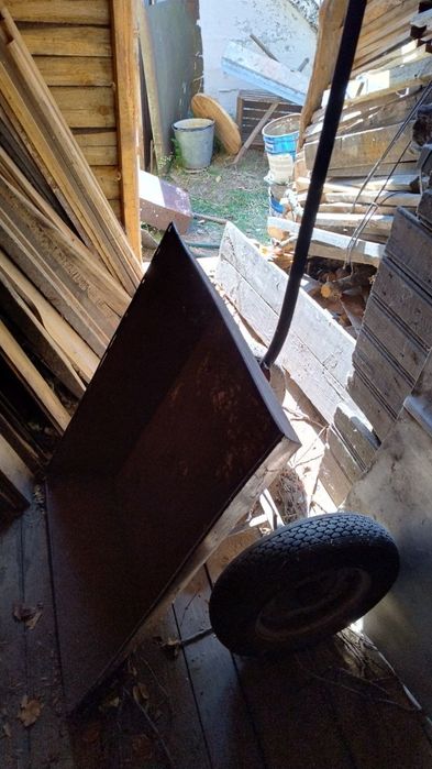 Тачка, возик садовий будівельний