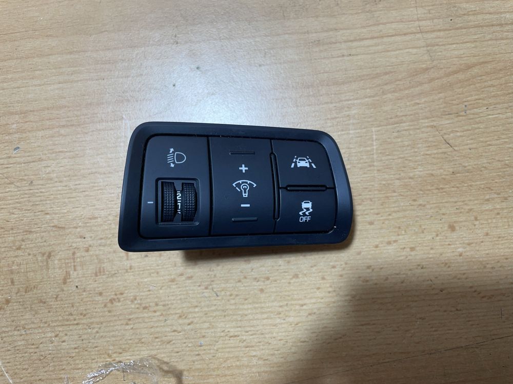 Hyundai i20 II przełącznik świateł sprawny ładny