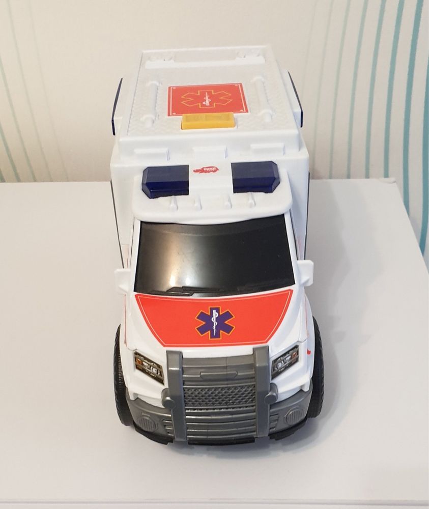 Продам машинку скорая помощь Dickie toys