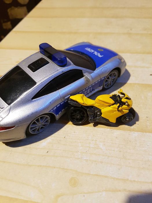 Samochód police plus motor dla dziecka lub kolekcjonera.