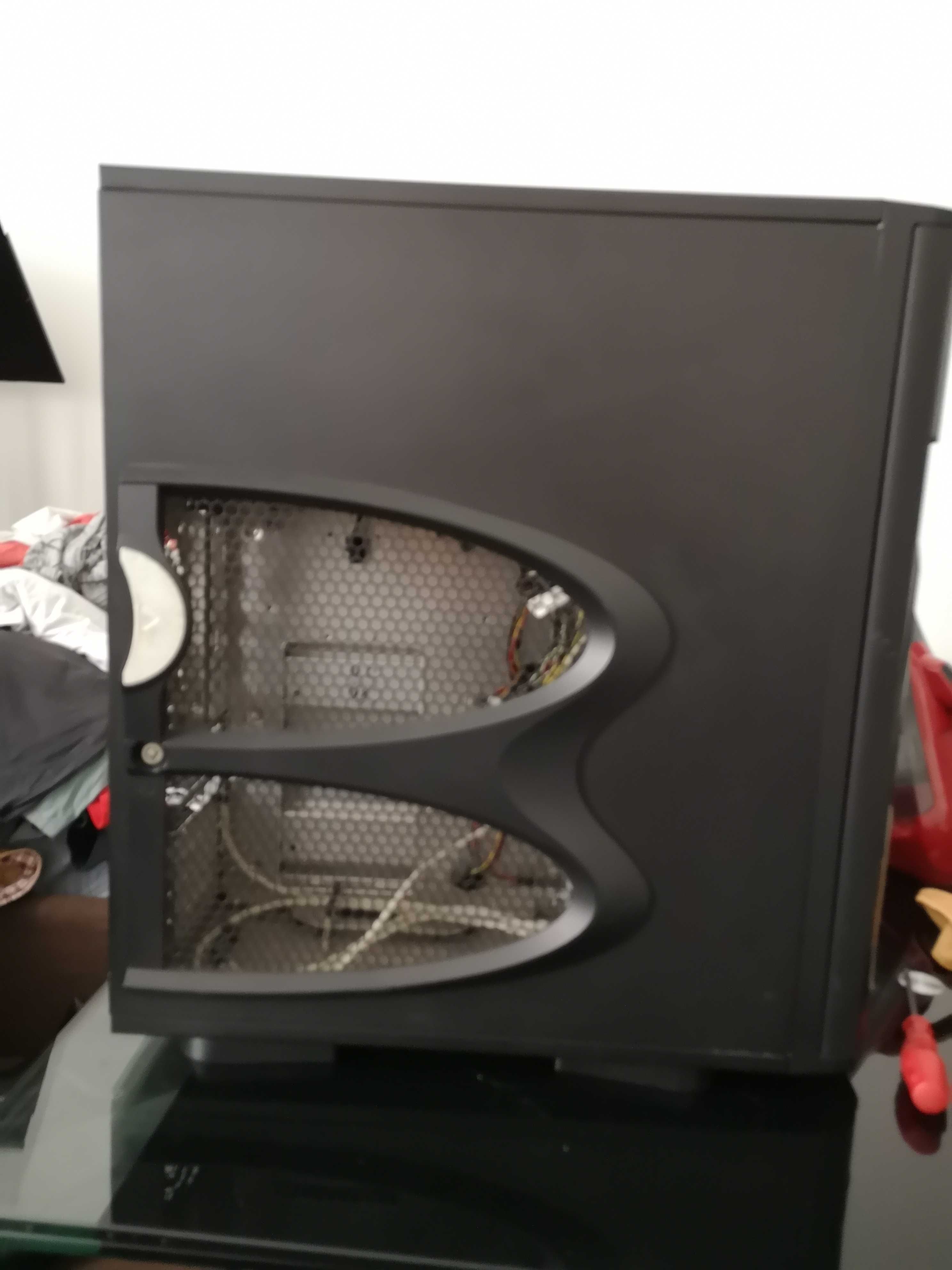 Caixa big ATX Thermaltake Shark em alumínio