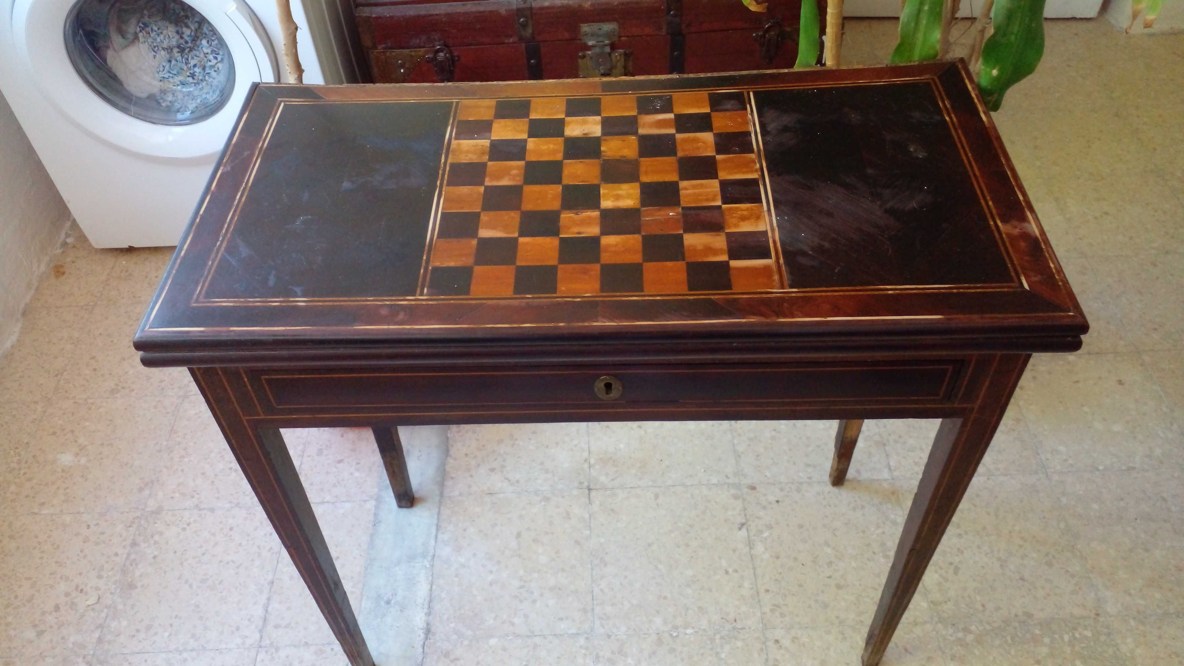 Vendo mesa de jogo antiga