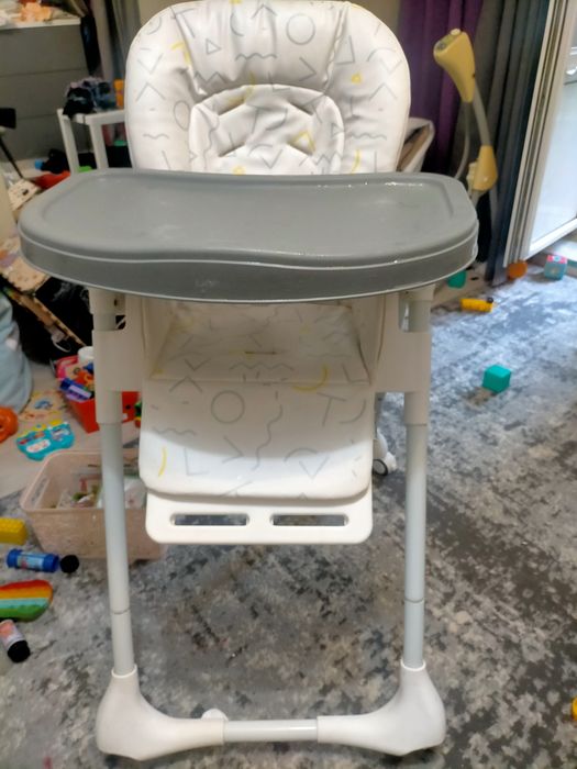 Дитячий стільчик для годування