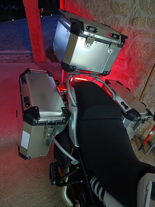 (NOVO) Malas Laterais + Top Case Alumínio/Pretas CF Moto 700ADV