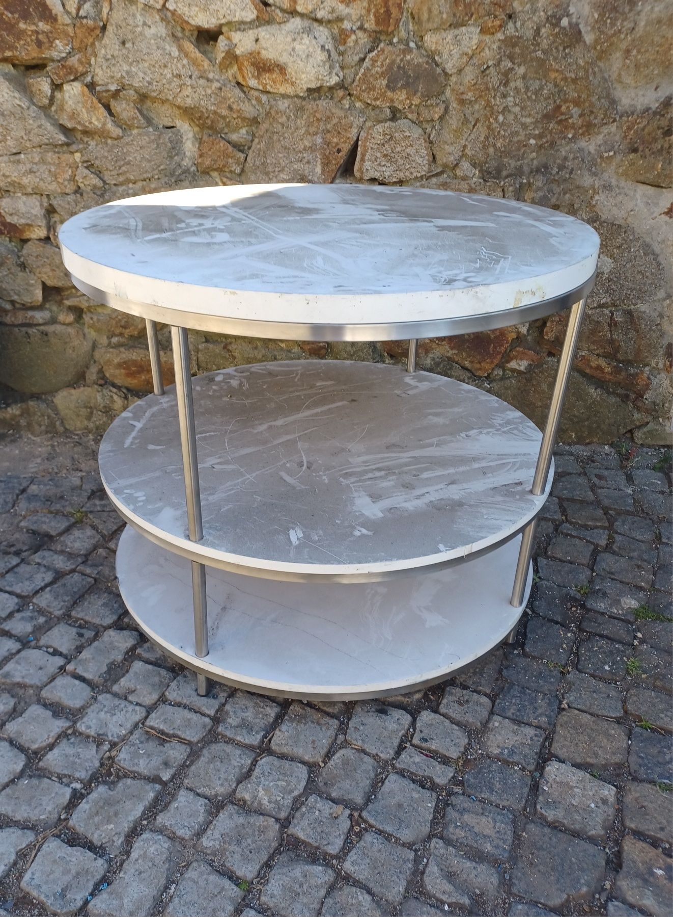Mesa redonda em mdf e aço inox