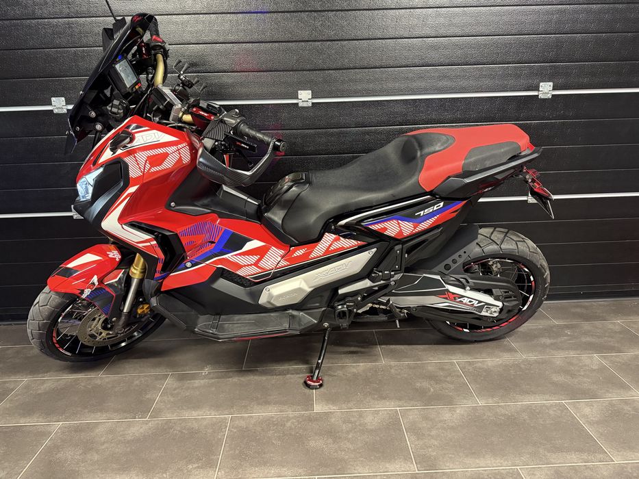 Honda X-ADV 750 DCT wystrojona Akrapovic - przelot dużo dodatków