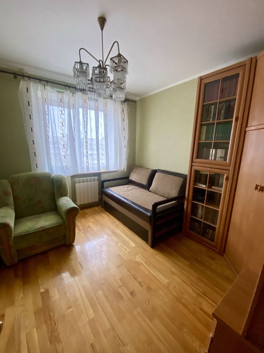 Простора  3 кім. квартира біля військ. інституту на Богуніі