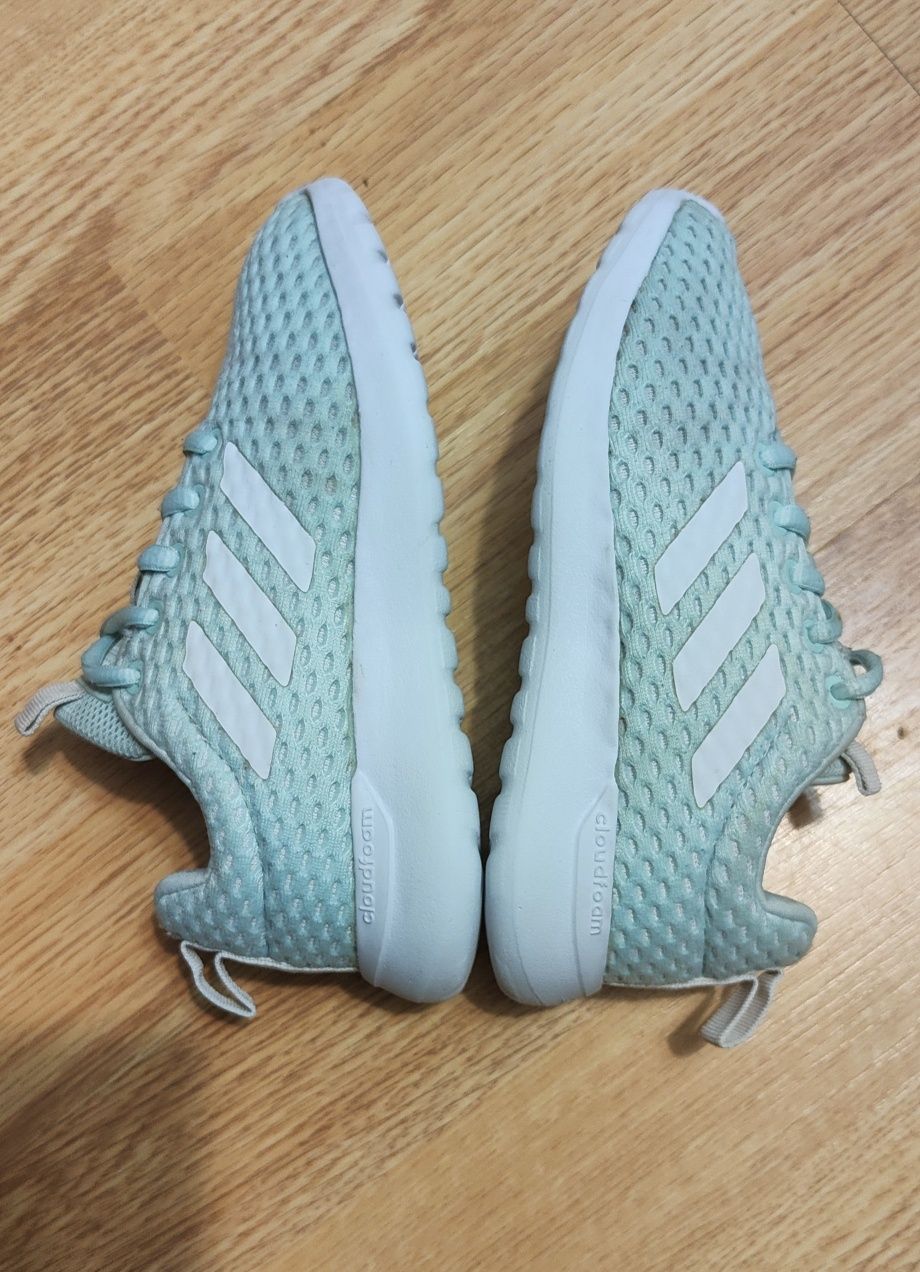 Детские оригинальные кроссовки Adidas.30p.