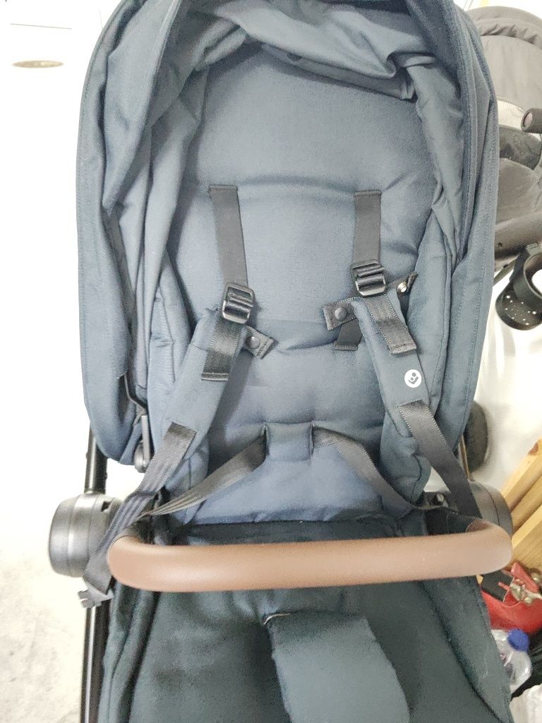 Maxi-Cosi Carrinho de Passeio Street Plus + alcofa – Essential
