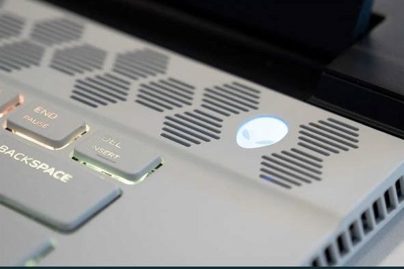 Alienware m15 r2