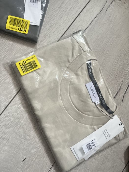 Calvin klein meski T -shirt rozmiar XL beżowa