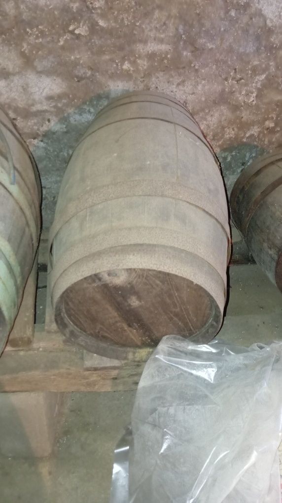 4 Barris de vinho
