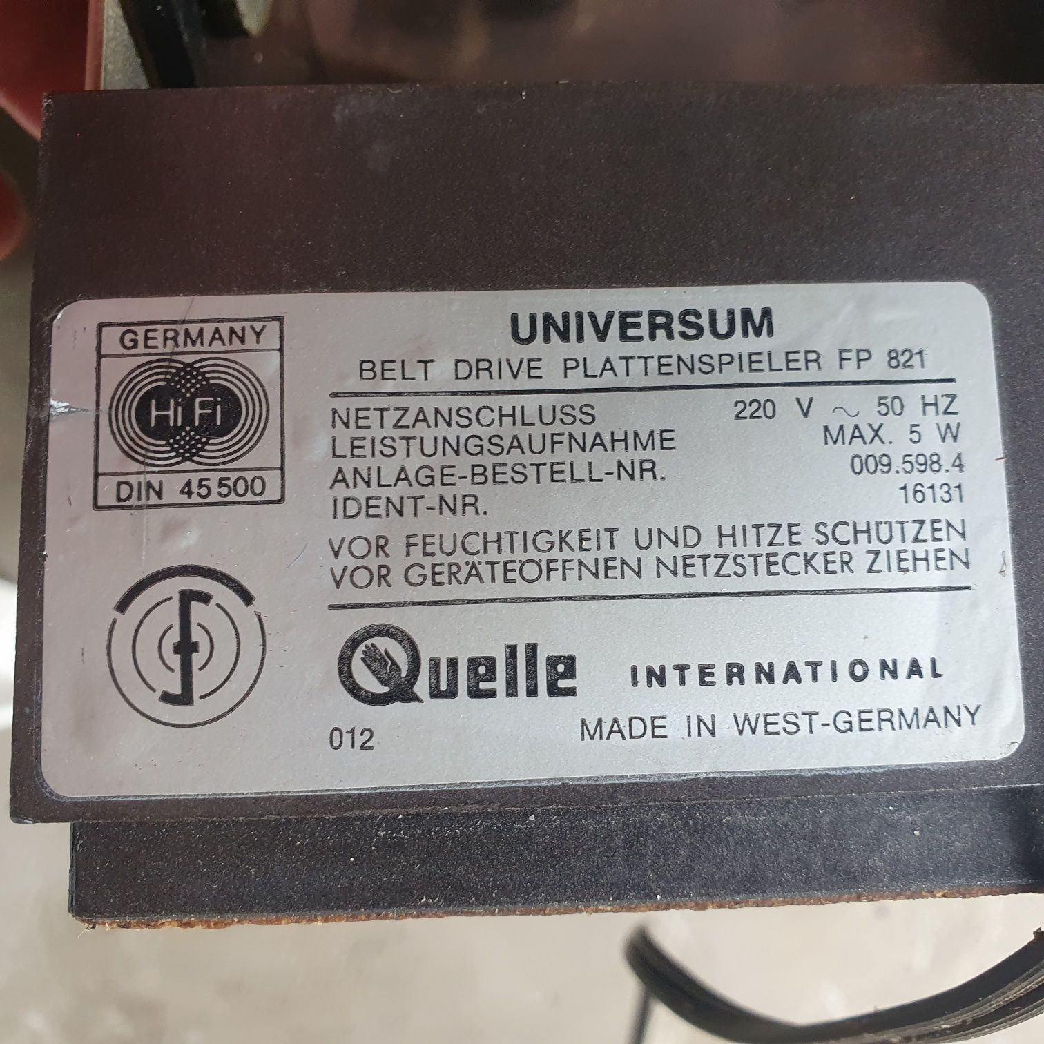 Gramofon z napędem paskowym, Universum,