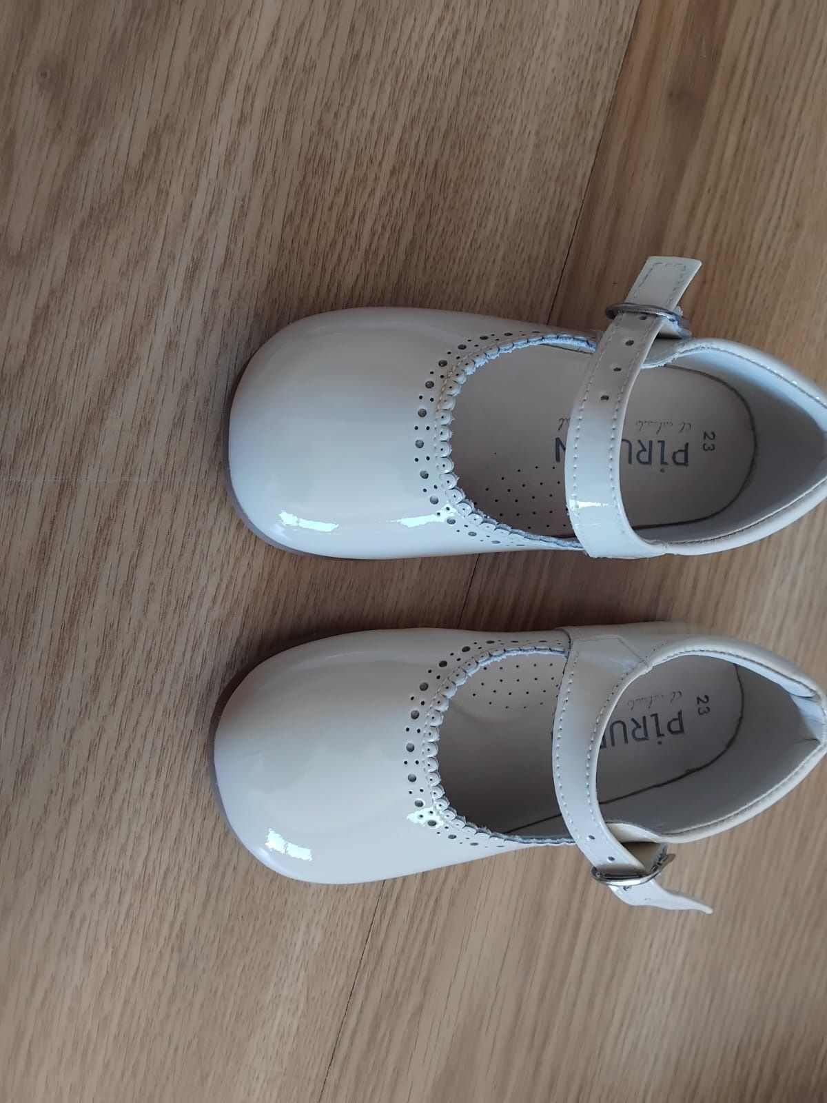 Par sapatos pirufin