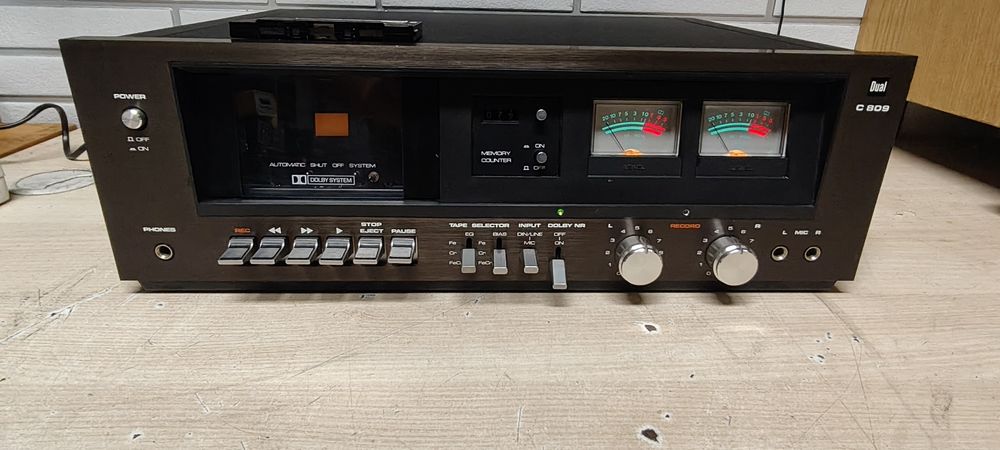 Magnetofon deck DUAL C 809.
