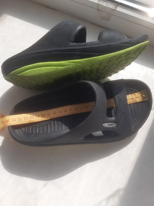 Кроксы с открытым носком , осень удобные , стильные , состояние супер