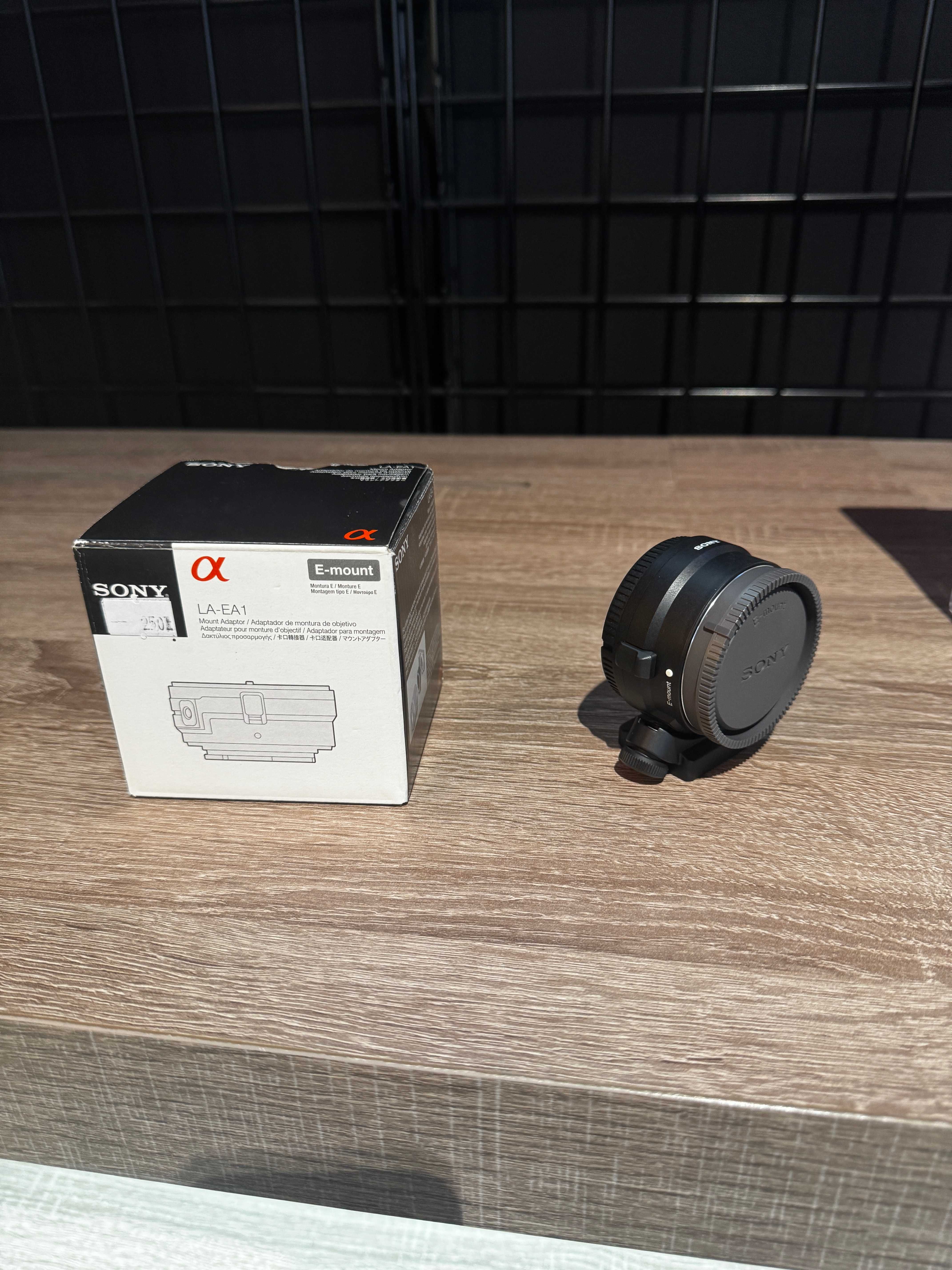 Adapter obiektywu LA-EA1