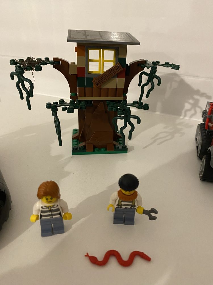 Lego City na bagnach „poduszkowiec”