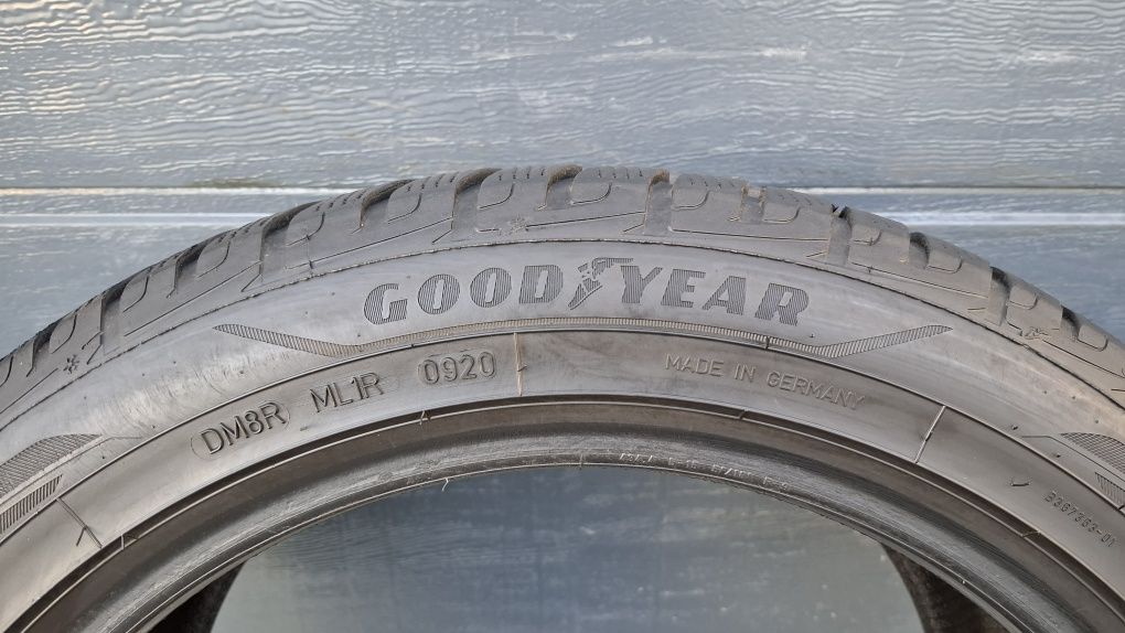 Goodyear 245/45 R17 UltraGrip 6.5 mm