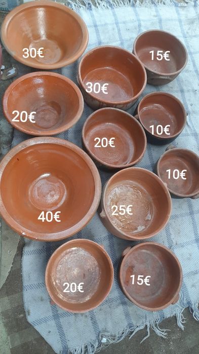 Vários artigos em barro
