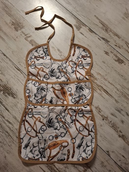 Śliniaczek/ fartuszek dla dzieci z kieszenia