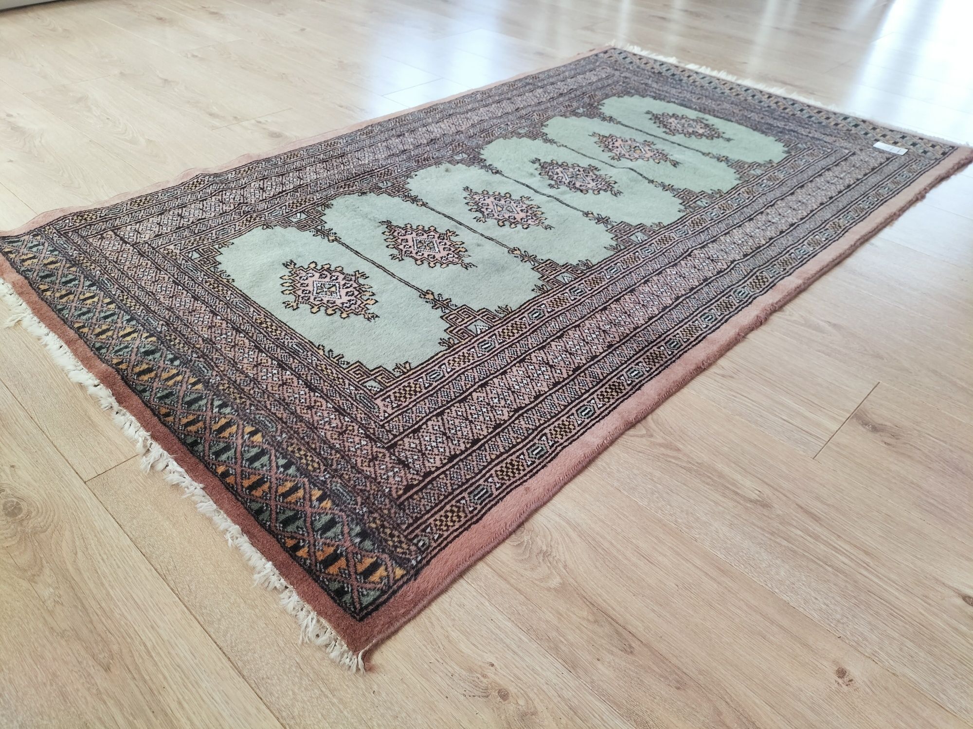Piękny wełniany Pakistański ręcznie tkany dywnaik Buchara 96x164cm