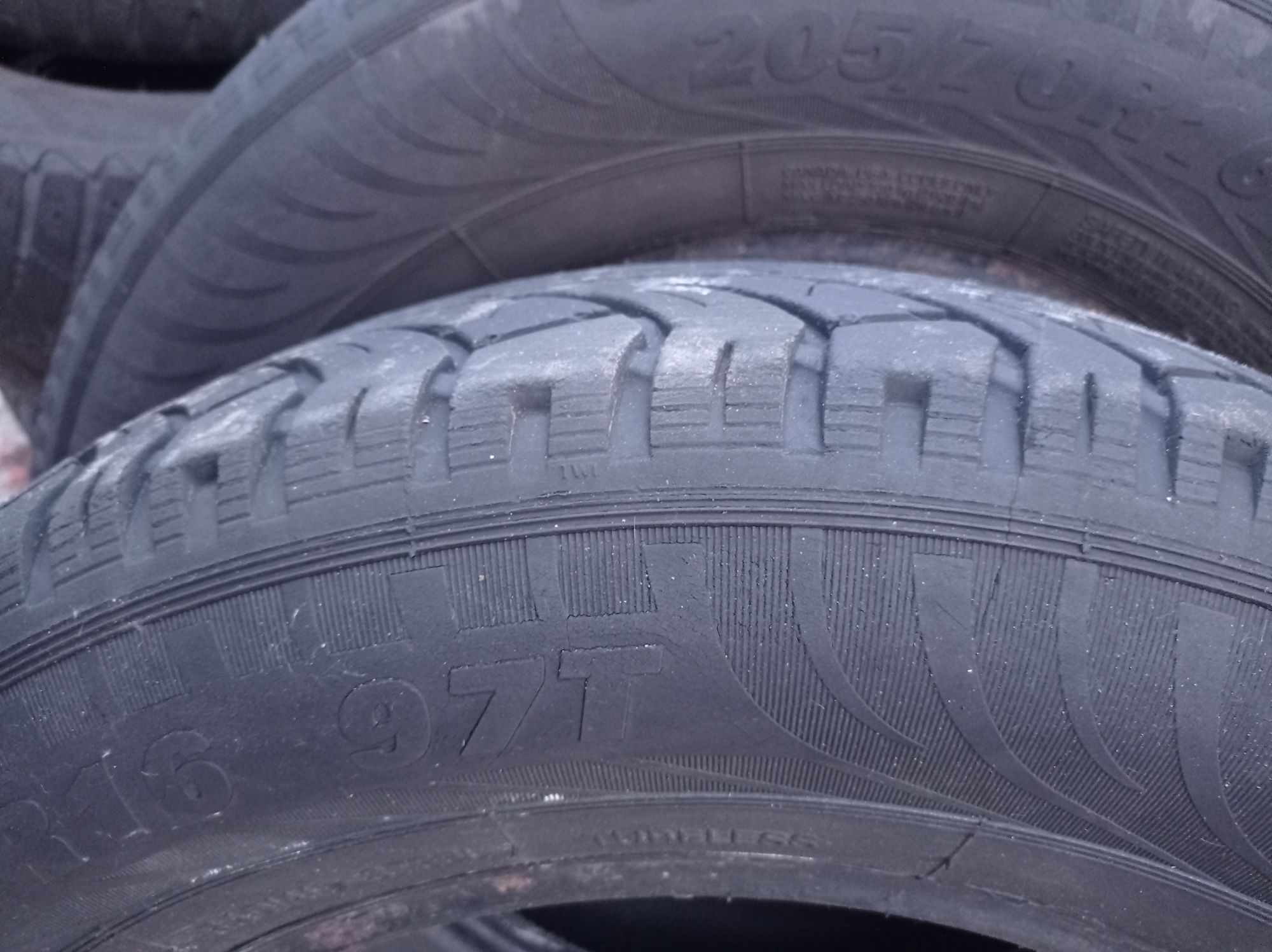 Шини Нива 205/70R16 ROSAVA AS-701. 2шт. Всесезонка.