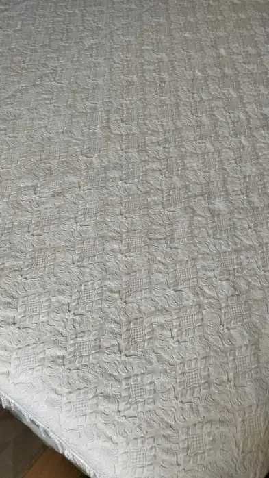 Colcha casal vintage, tem cerca de 50 anos