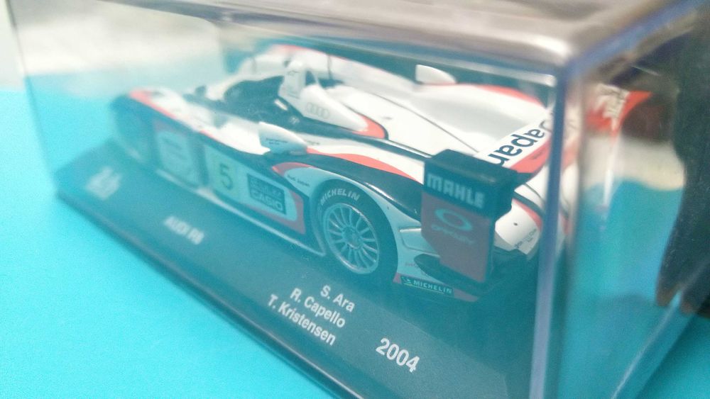 Audi R8 #5: Vencedor 24h Le Mans 2004 - Miniatura IXO escala 1/43