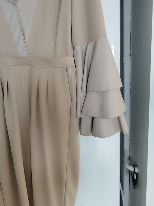 Piękny kombinezon O'la Voga beż rozmiar M