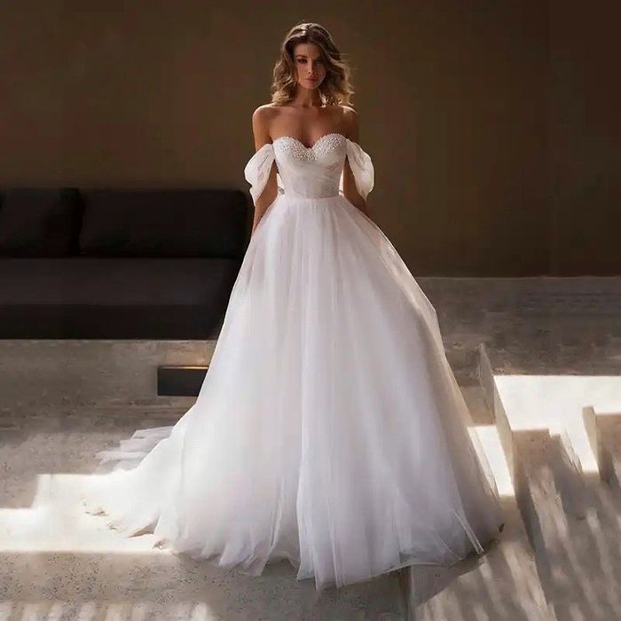 Весільна сукня з шлейфом