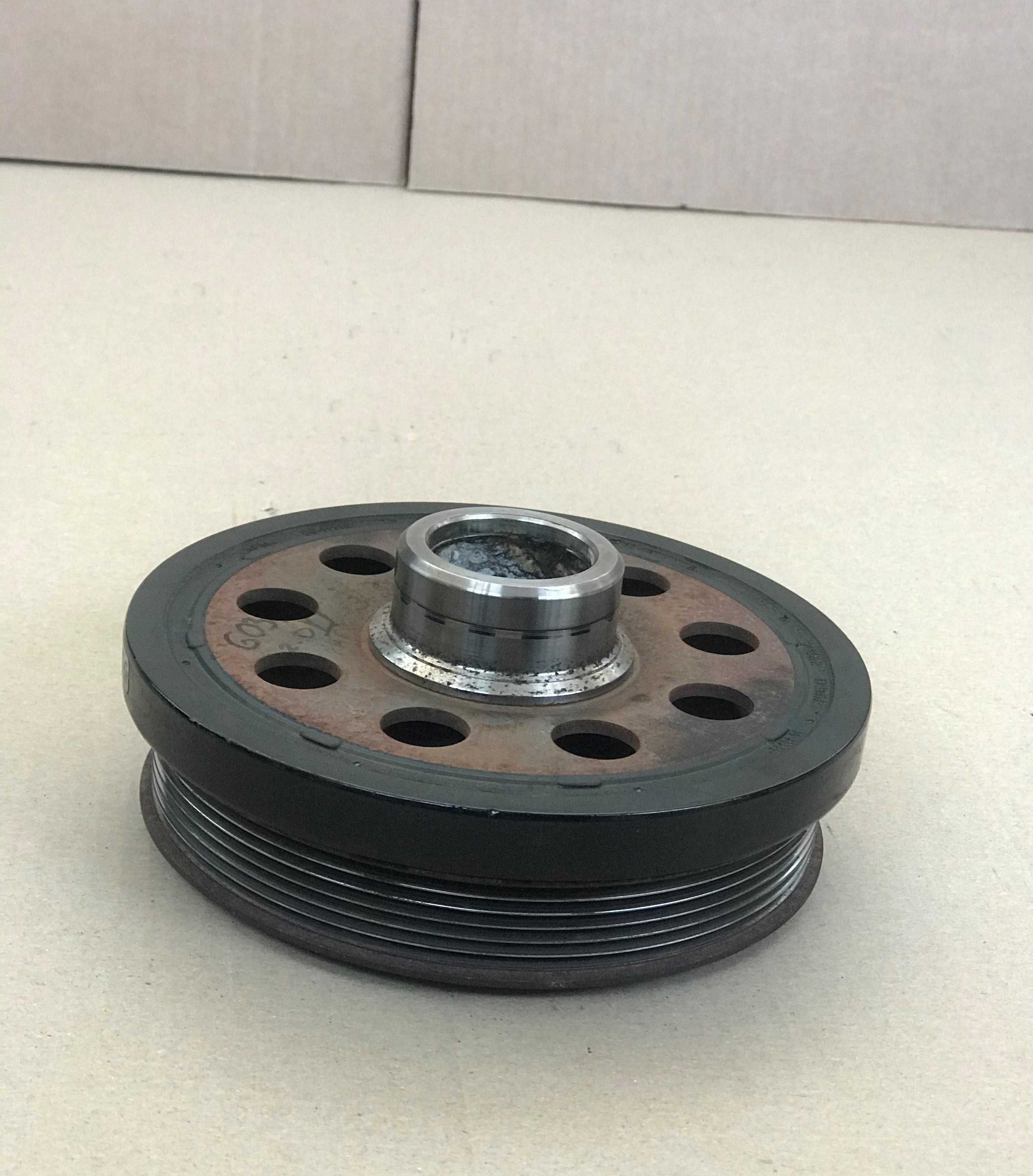 Демпферный шкив коленвала BMW E60 F10 E53 E70 F15 Шків БМВ Е60 Е53 Е70