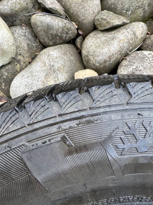 Продам комплект зимової гуми 265/65R17 Nexen у дуже гарному стані