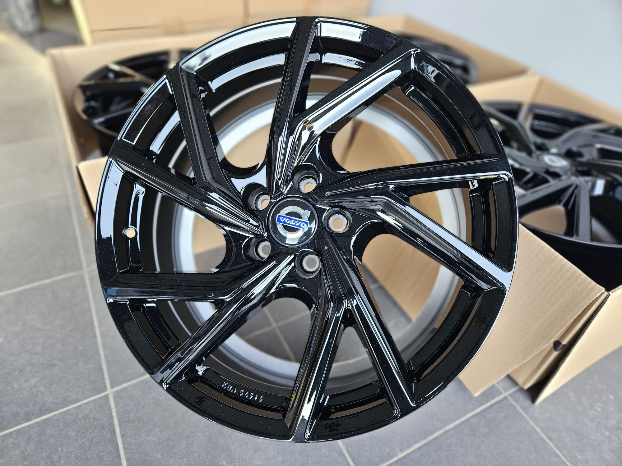 Volvo 19 " Nowe 5x108 XC40 XC60 V60 Cross Country V90 CC Czarne Felgi