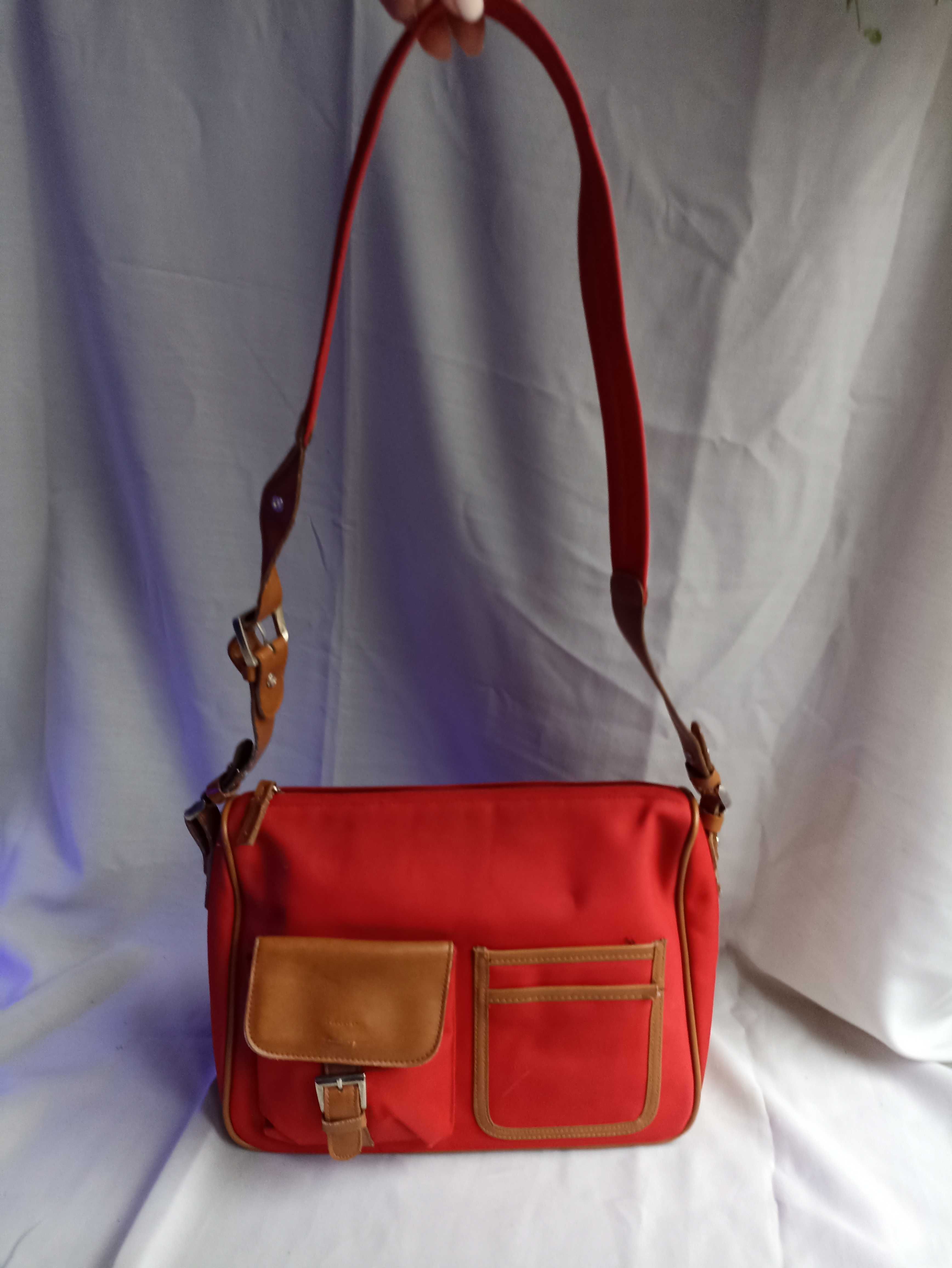 Czerwona torebka z brązowymi wstawkami bardzo pojemna materiałowa