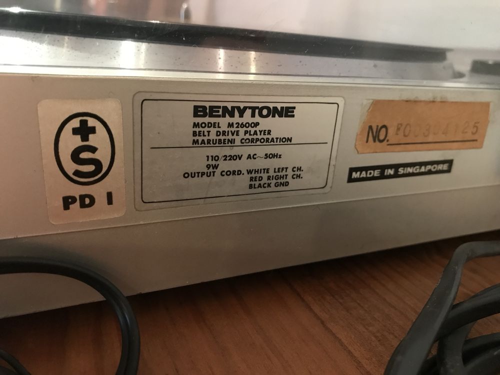Gira-discos vinil Benytone M2600P vintage