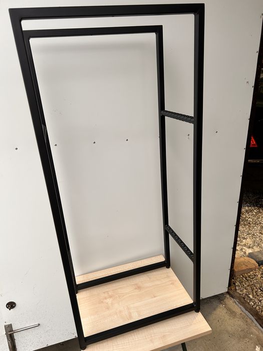 Stojaki na drewno kominkowe