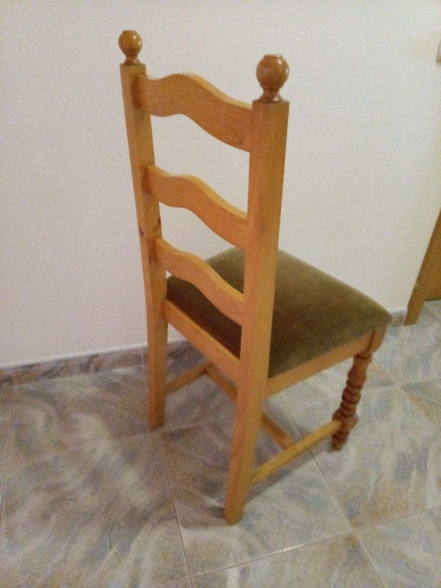 Vendo cadeira de quarto em pinho e tecido