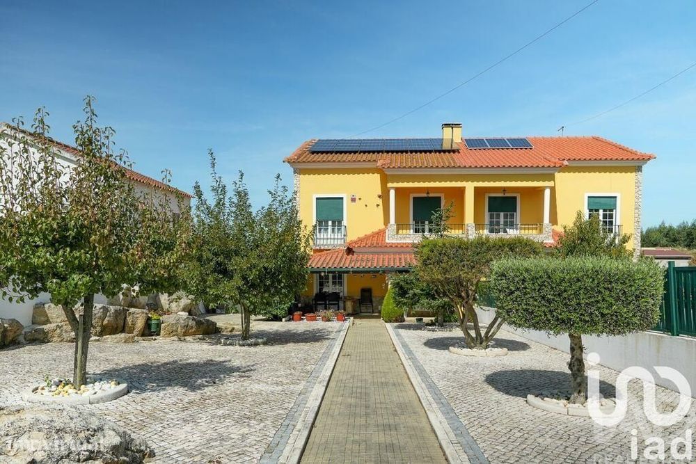 Moradia geminada T3 em Lamas e Cercal de 175,4 m2