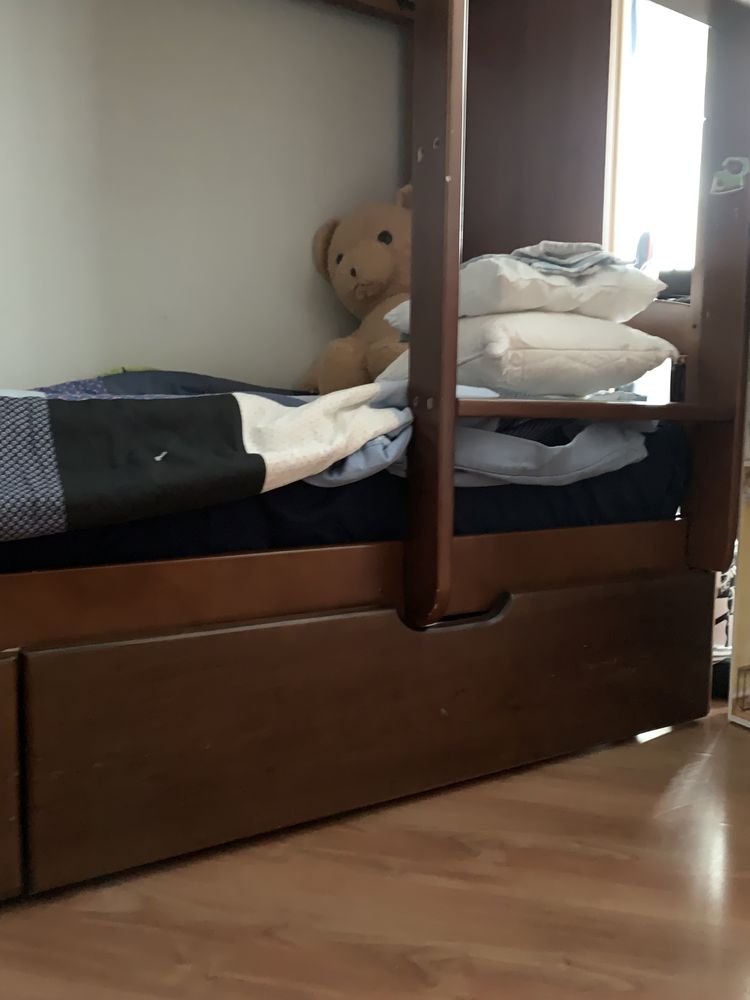 Двохярусне ліжко з матрацами