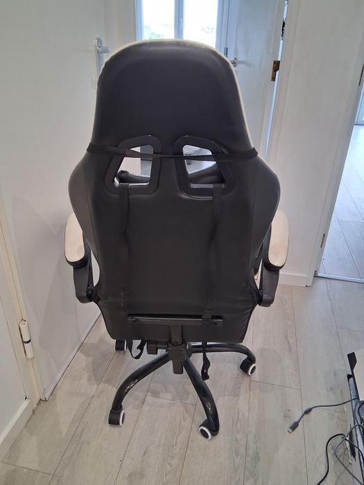 Cadeira gaming muito bem estimada